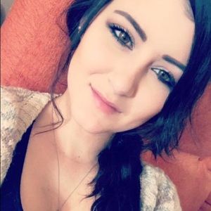 Meet your Posher, Corina